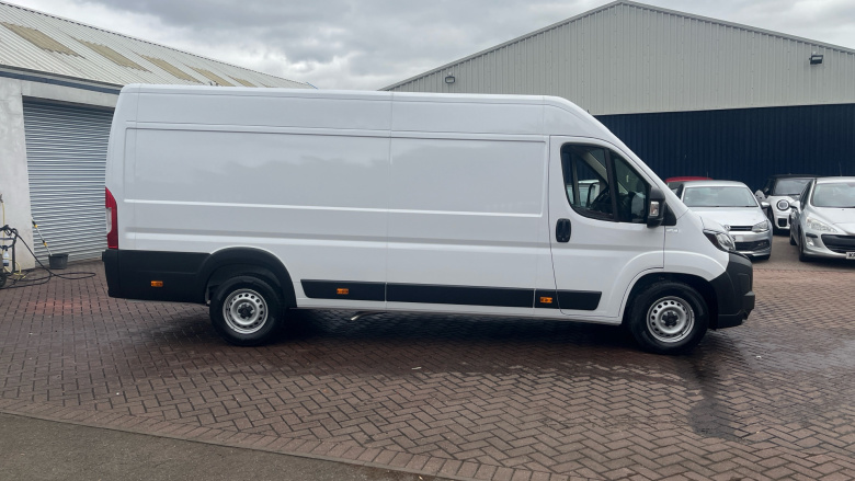 Peugeot Boxer 3500 Heavy L4 Diesel 2.2 BlueHDi 140 H2 Van Professional